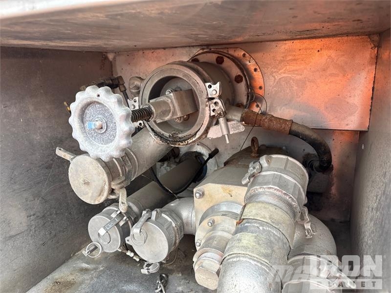 Polar Tank 7000 gal T/A Tanker Trailer Autocisternas