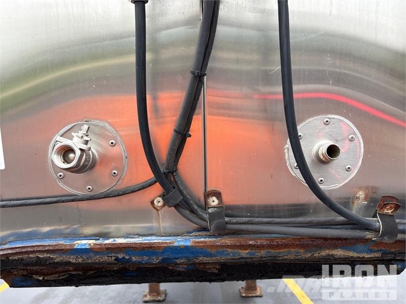 Polar Tank 7000 gal T/A Tanker Trailer Autocisternas