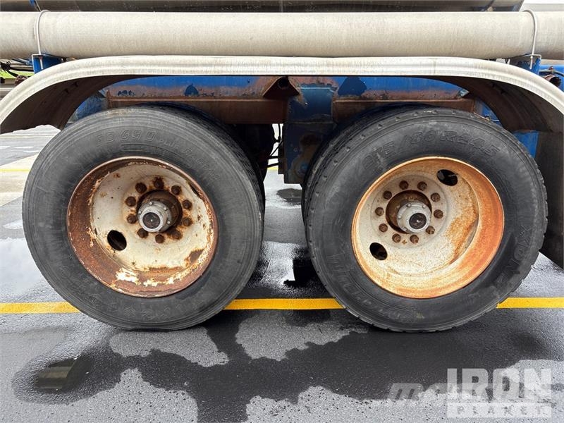 Polar Tank 7000 gal T/A Tanker Trailer Autocisternas