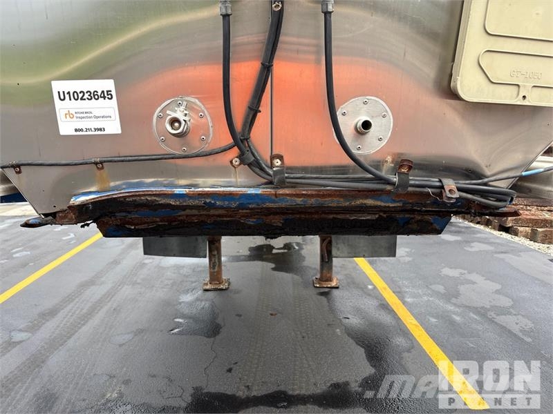 Polar Tank 7000 gal T/A Tanker Trailer Autocisternas
