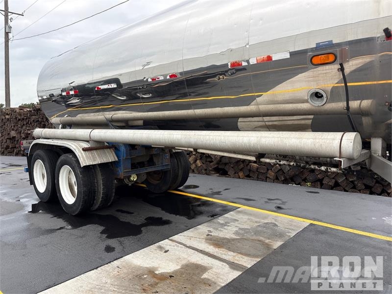 Polar Tank 7000 gal T/A Tanker Trailer Autocisternas
