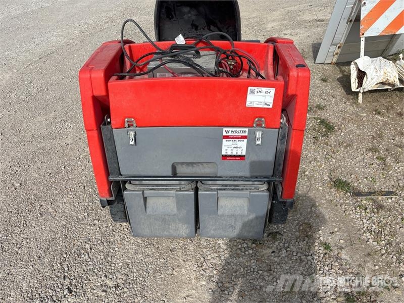 Power Boss Boss Apex 47 Ride-On Floor Sweeper Otros equipos para cosecha