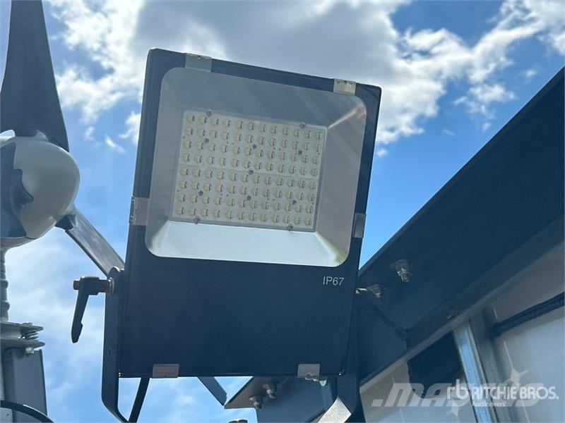 Progress Solar SLT-1400 Solar Light Tower Torri faro