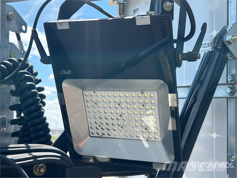 Progress Solar SLT-1400 Solar Light Tower Torri faro