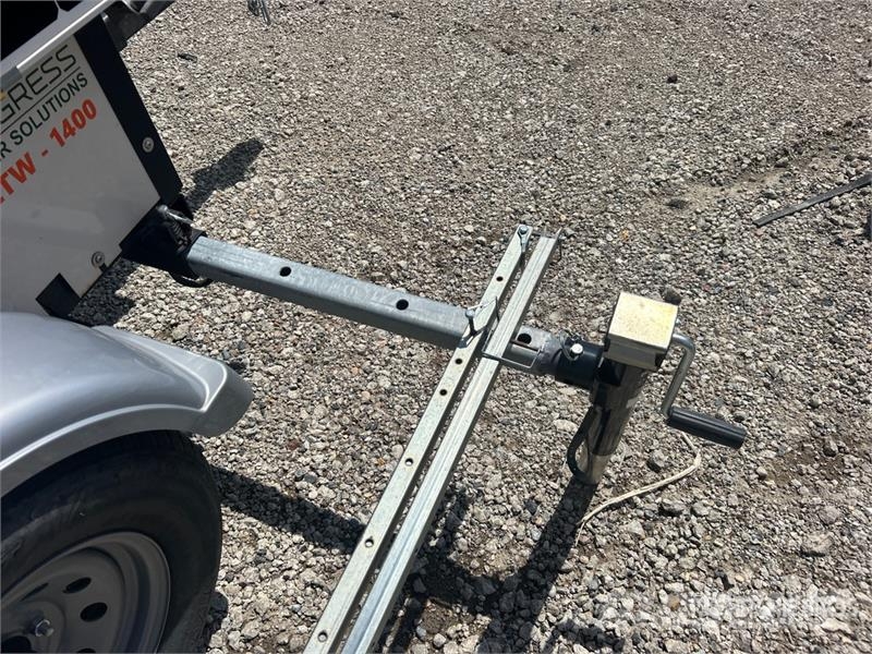 Progress Solar SLT-1400 Solar Light Tower Torri faro