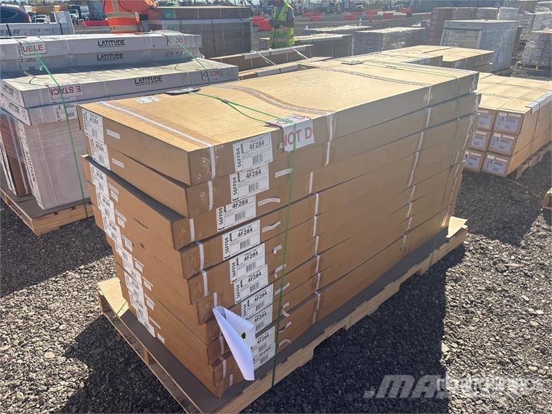 Quantity of (10) Leer Fold It Up Soft Tri-Fold Ton Transportes - Outros
