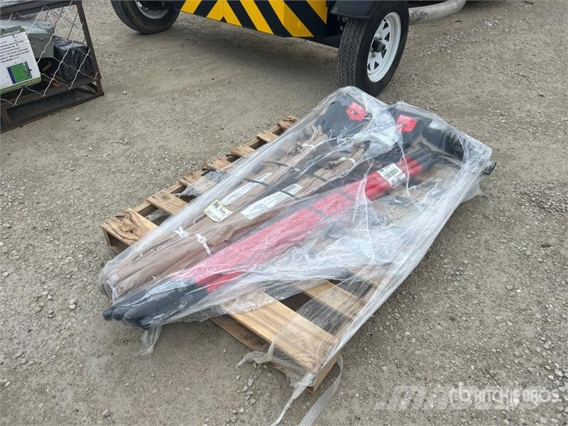 Quantity of (12) 12 Pc Assorted Landscaping Tools 其他農業機械