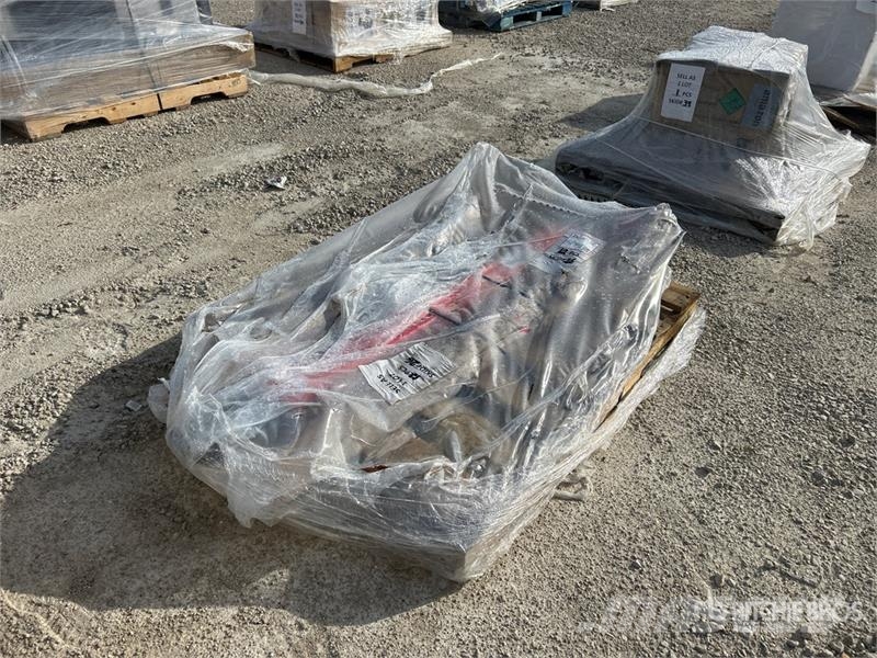  Quantity of (12) Assorted Landscaping Tools ماكينات زراعية - غير ذلك