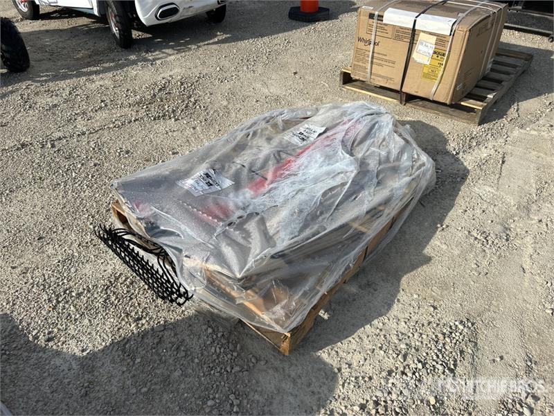  Quantity of (12) Assorted Landscaping Tools ماكينات زراعية - غير ذلك