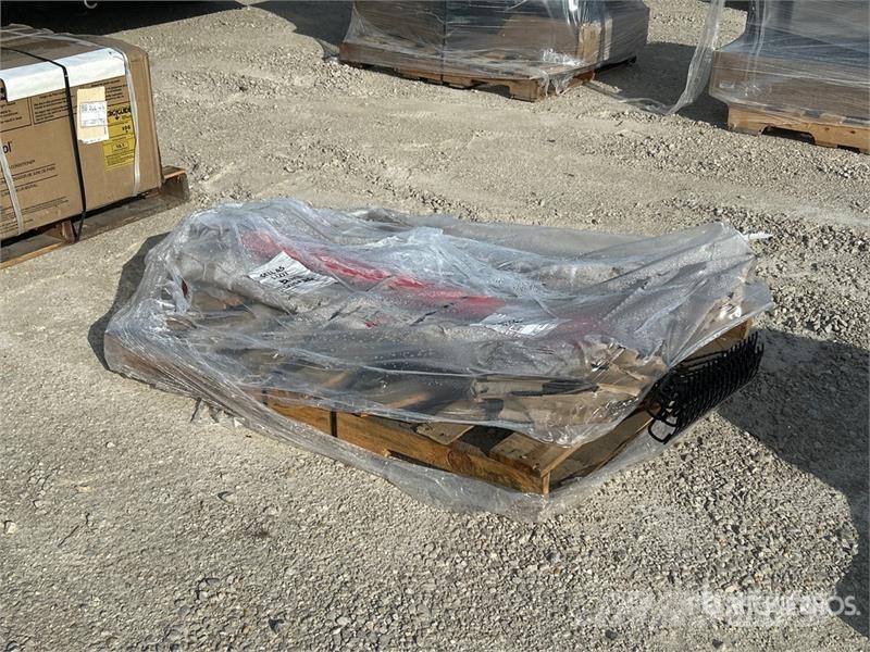  Quantity of (12) Assorted Landscaping Tools ماكينات زراعية - غير ذلك