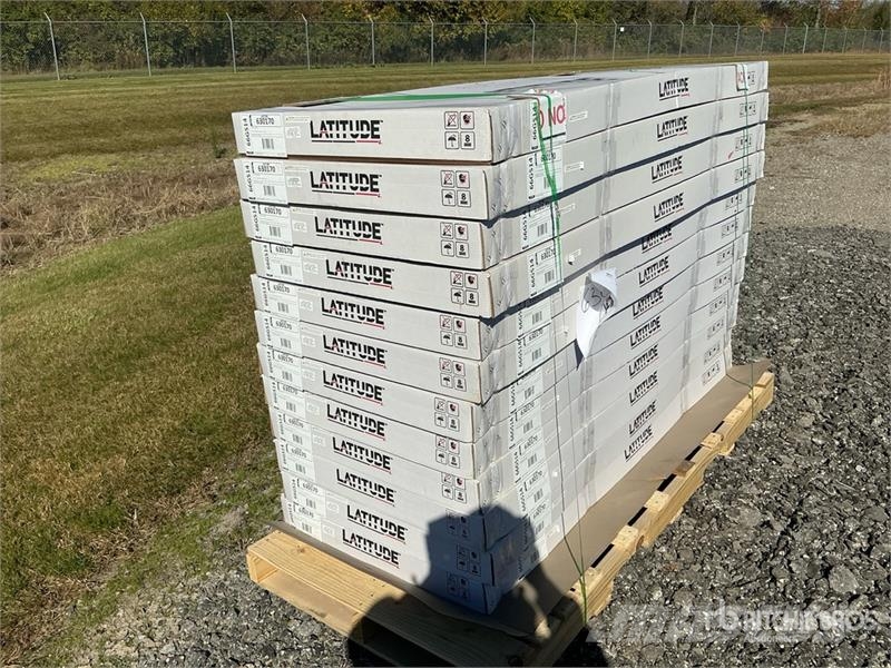  Quantity of (12) Leer Latitude Soft Folding Tonnea معدات النقل - غير ذلك