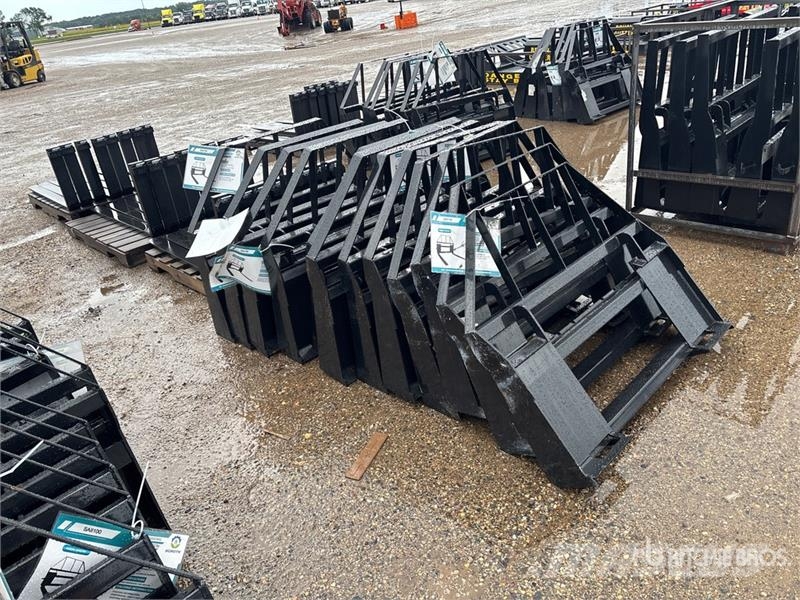 Quantity of (12) Mower King SA Skid Steer Forks ( 지게차
