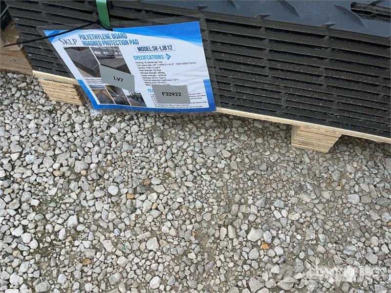 Quantity of (12) SKLP SK-LJB12 94 in x 47 in Poly Transport Sonstige