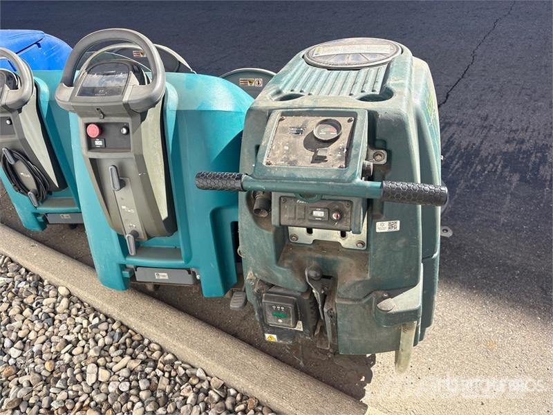  Quantity of (12) Walk-Behind Floor Scrubber مقطورات أخرى