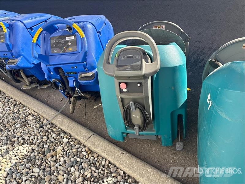  Quantity of (12) Walk-Behind Floor Scrubber مقطورات أخرى