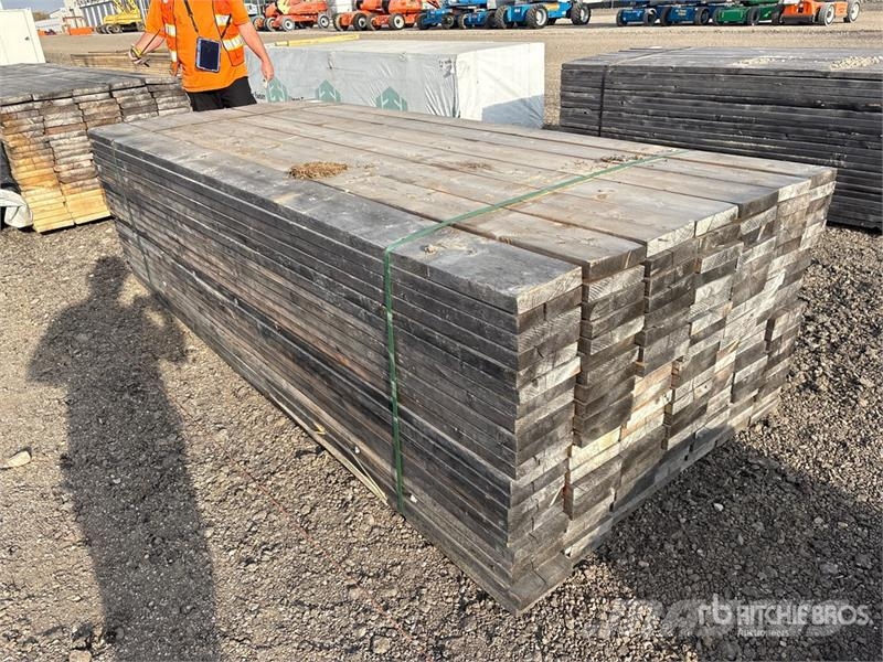  Quantity of (147) 2 in x 8 in x 10 ft SPF Lumber Outros componentes