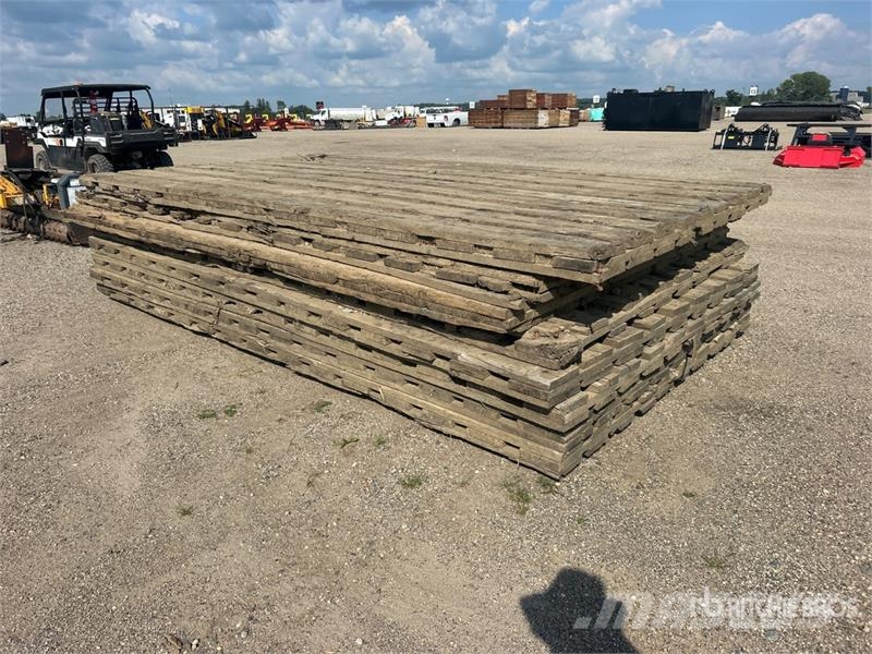 Quantity of 14ft x 8ft Crane Mats Kranar, delar och tillbehör