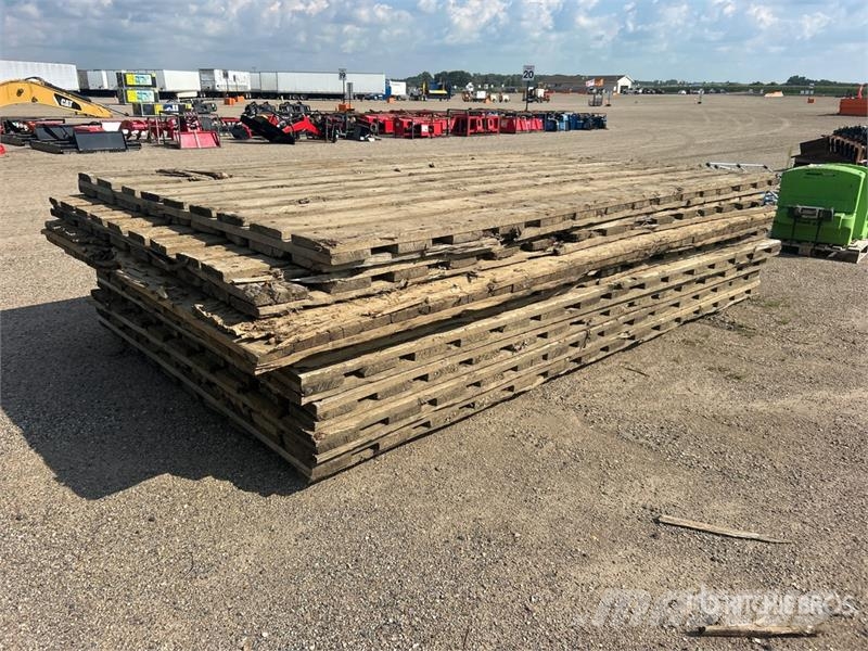 Quantity of 14ft x 8ft Crane Mats Kranar, delar och tillbehör