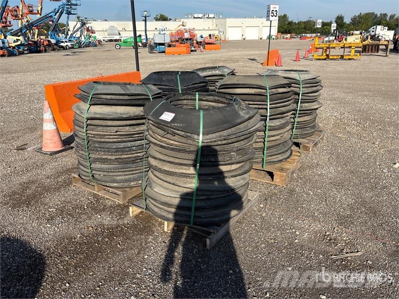Quantity of (150) Safety Barrel Rings معدات النقل - غير ذلك