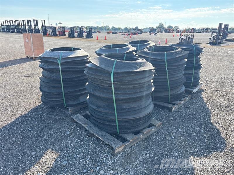 Quantity of (150) Safety Barrel Rings معدات النقل - غير ذلك