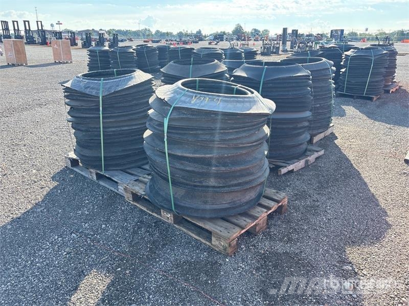 Quantity of (150) Safety Barrel Rings معدات النقل - غير ذلك