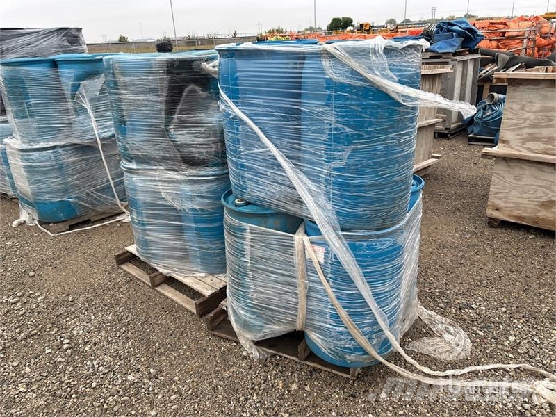 Quantity of (16) Barrels Entreprenør - Andet