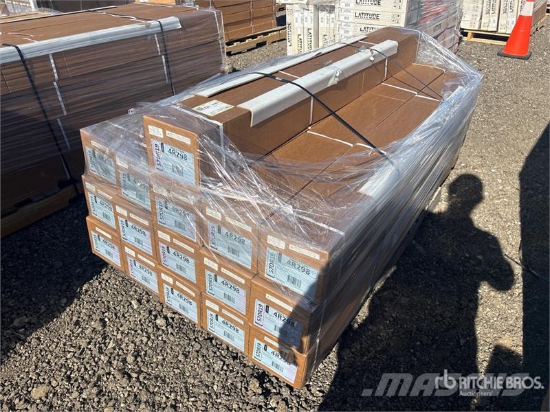  Quantity of (16) Soft Rolling Tonneau Cover (Unuse Transportes - Outros
