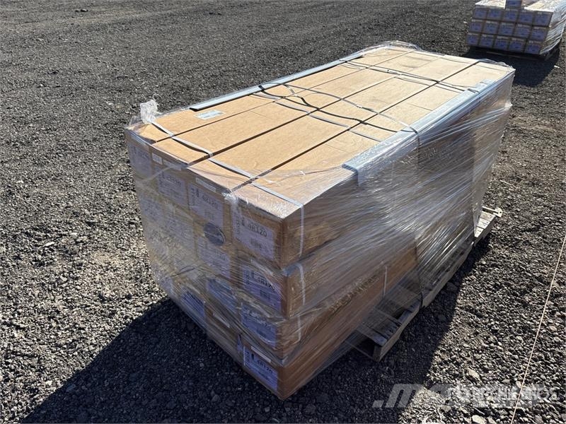  Quantity of (16) Soft Rolling Tonneau Cover (Unuse Transportes - Outros
