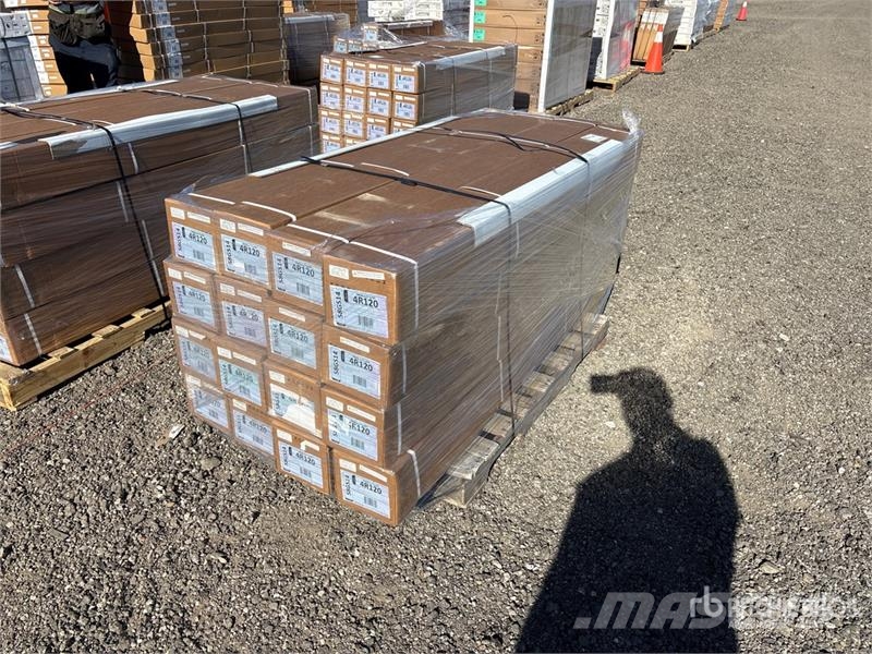  Quantity of (16) Soft Rolling Tonneau Cover (Unuse Transportes - Outros
