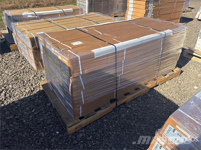  Quantity of (16) Soft Rolling Tonneau Cover (Unuse Transportes - Outros
