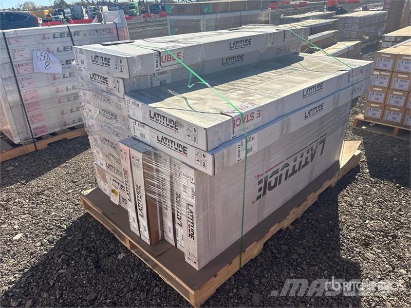 Quantity of (17) Leer Latitude Soft Folding Tonnea Transportes - Outros