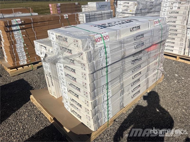 Quantity of (17) Leer Latitude Soft Folding Tonnea Transportes - Outros