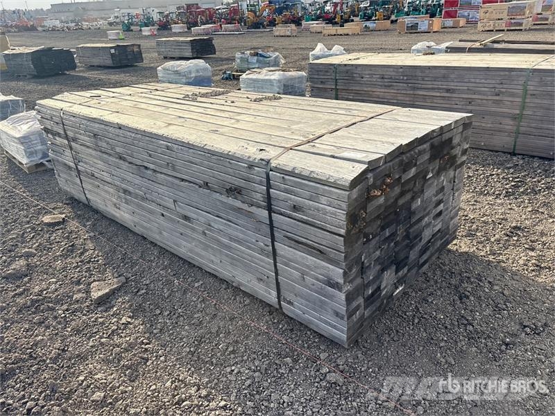  Quantity of (189) 2 in x 6 in x 10 ft SPF Lumber Outros componentes