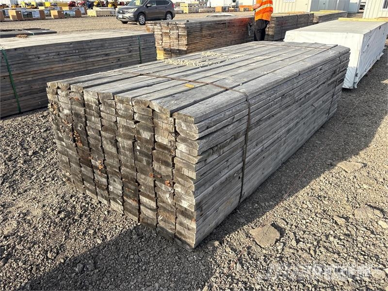  Quantity of (189) 2 in x 6 in x 10 ft SPF Lumber Outros componentes