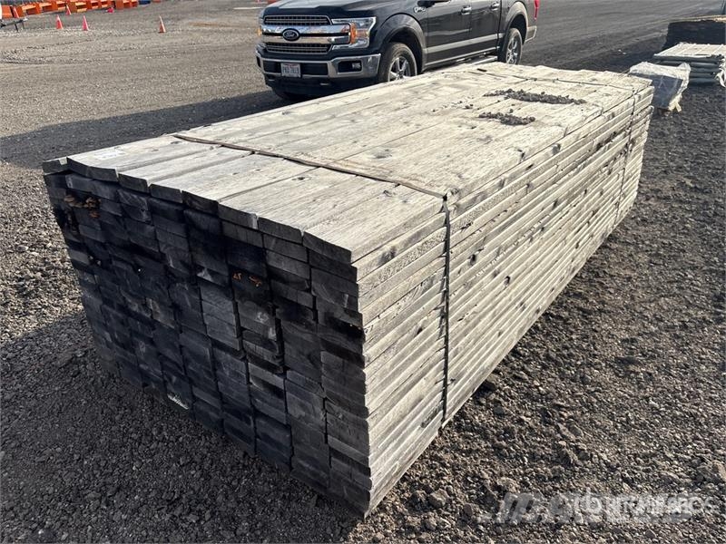  Quantity of (189) 2 in x 6 in x 10 ft SPF Lumber Outros componentes