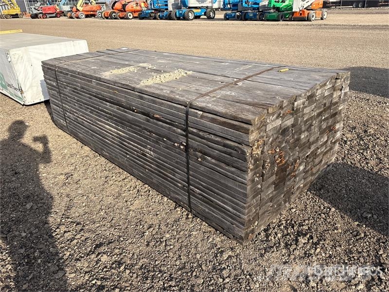  Quantity of (189) 2 in x 6 in x 10 ft SPF Lumber Outros componentes