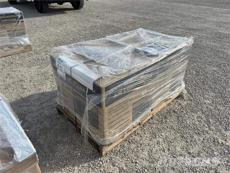  Quantity of (2) 18000 BTU Window Air Conditioner Varme og tining utstyr