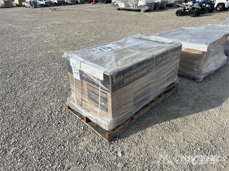  Quantity of (2) 18000 BTU Window Air Conditioner Varme og tining utstyr