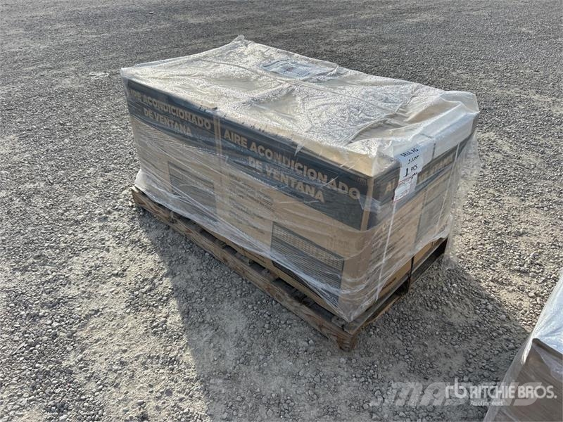  Quantity of (2) 18000 BTU Window Air Conditioner Varme og tining utstyr