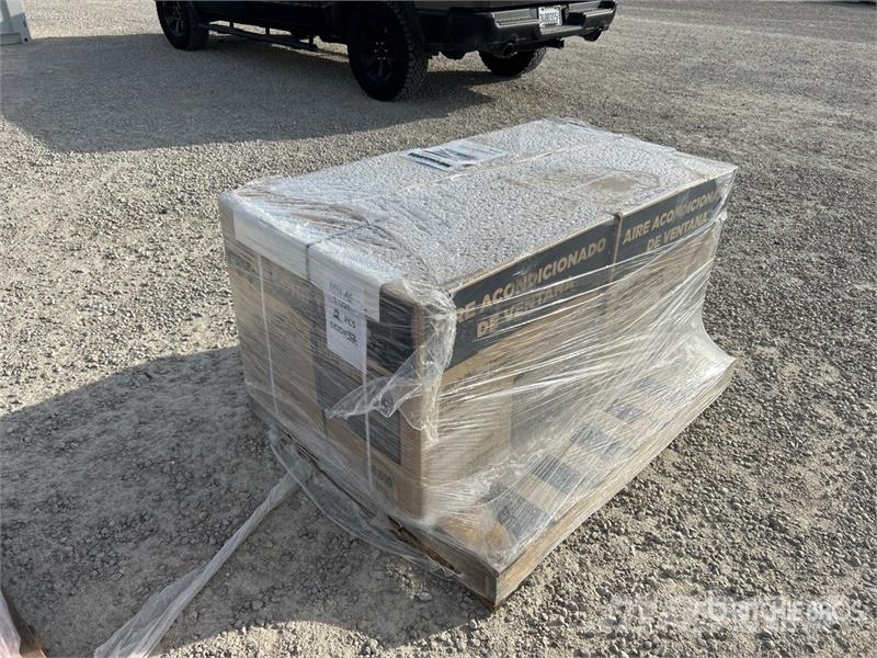  Quantity of (2) 18000 BTU Window Air Conditioner A Varme og tining utstyr