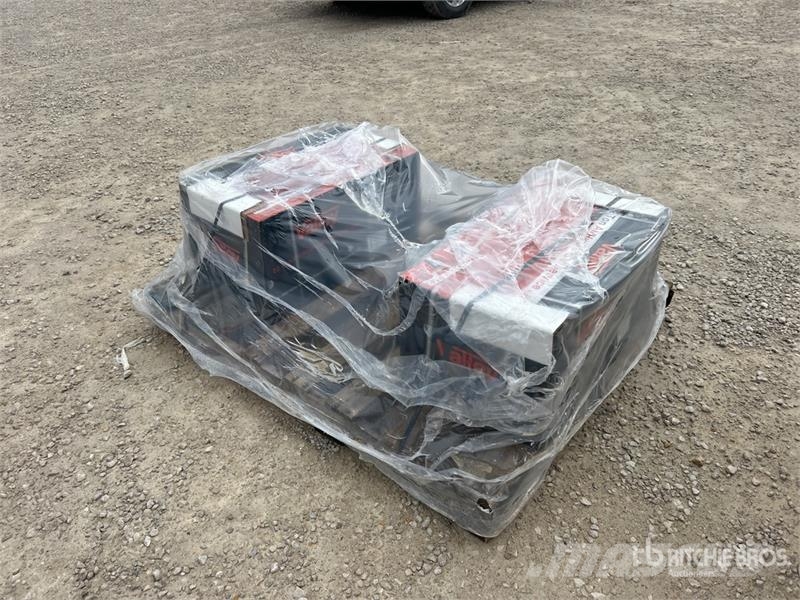 Quantity of (2) 20 Ton Air/Hydraulic Service Jack Gradbeništvo - drugo