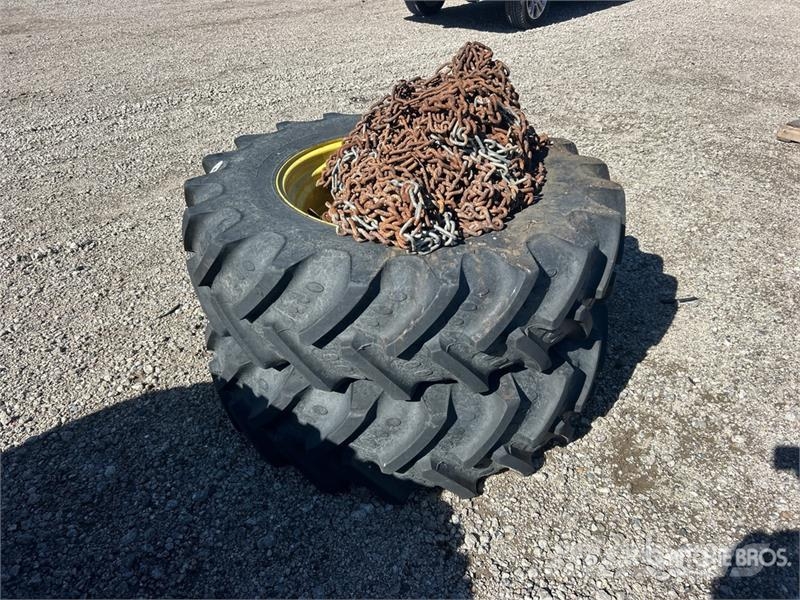 Quantity of (2) 380/85R30 Tires 輪胎、車輪和輪圈