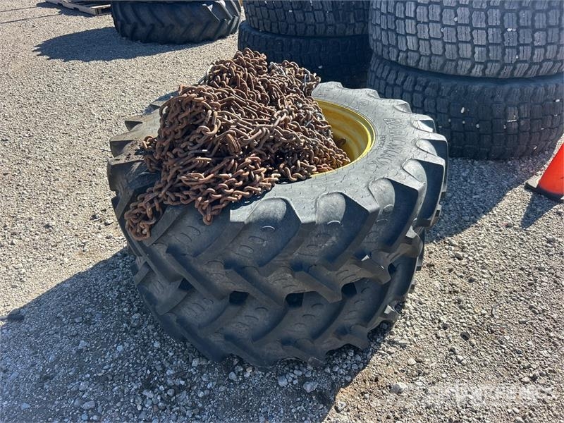 Quantity of (2) 380/85R30 Tires 輪胎、車輪和輪圈