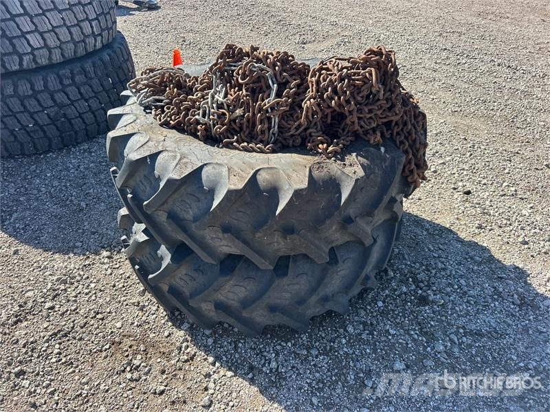 Quantity of (2) 380/85R30 Tires 輪胎、車輪和輪圈