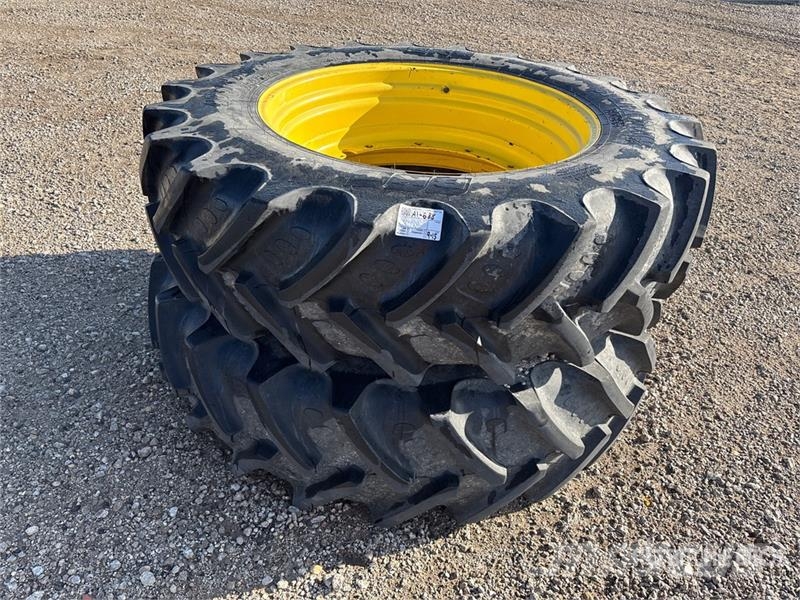 Quantity of (2) 480/80R42 Tires Gume, točkovi i felne