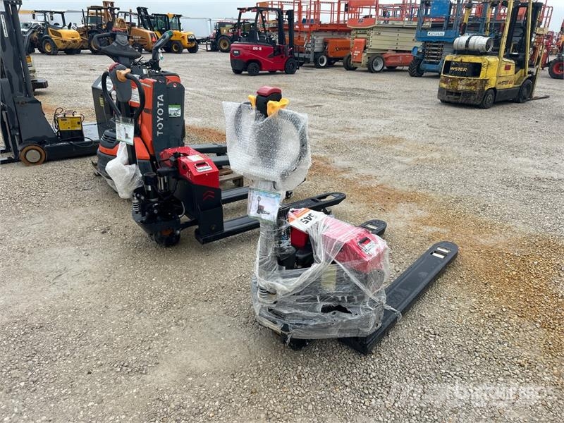 Quantity of (2) 6600 lb Electric Pallet Jack Transpalette manuel