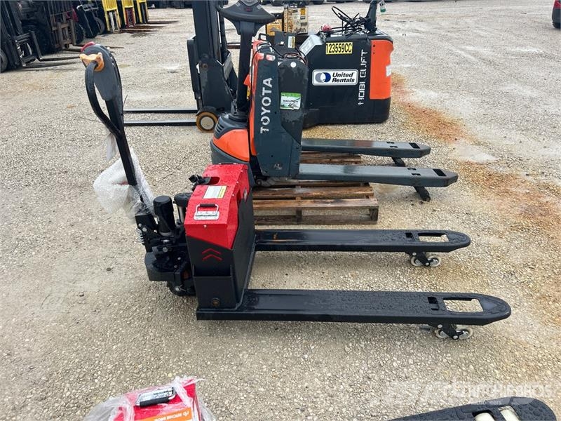 Quantity of (2) 6600 lb Electric Pallet Jack Transpalette manuel