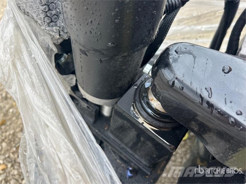 Quantity of (2) 6600 lb Electric Pallet Jack Transpalette manuel