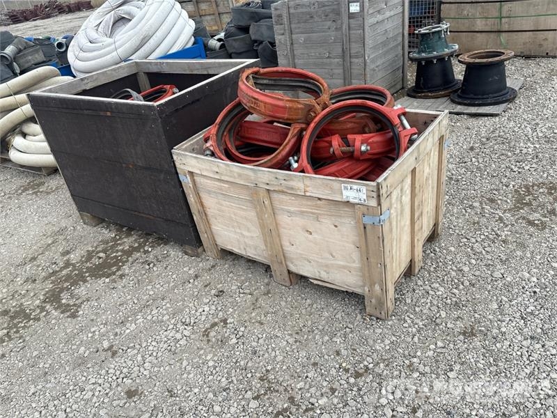  Quantity of (2) Boxes of Pipe Couplings Gradbeništvo - drugo