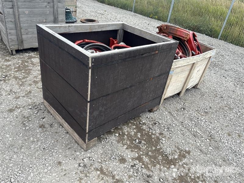  Quantity of (2) Boxes of Pipe Couplings Gradbeništvo - drugo
